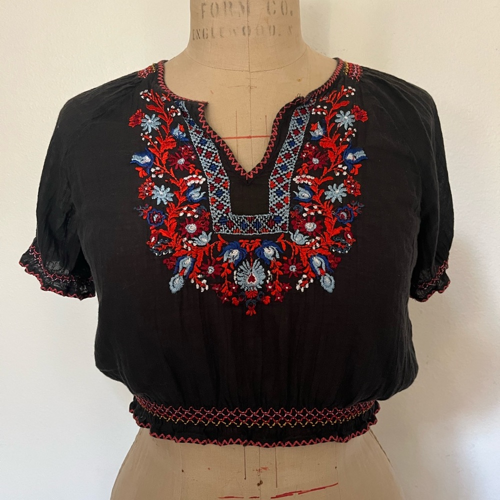 Embroidered boho crop top black size Small Petite